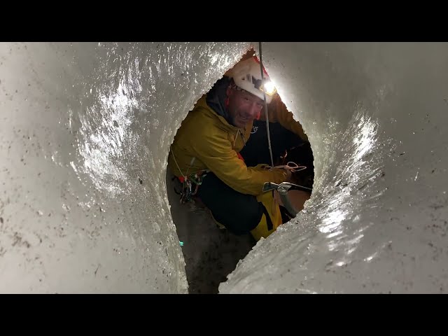 Vidéo Reportage France Télévision sur l’exploration de « Moulins de glace » à Chamonix id:tFqkyAbuGJE