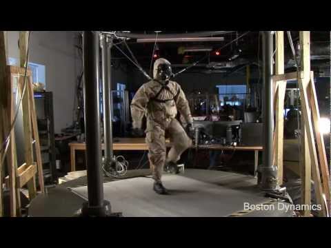 Робот PETMAN создан для тестирования химзащитной одежды. Фото.