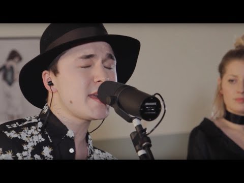 Max John Avalon - Dancing With Our Hands Tied (Acoustic Sessions - Taylor Swift Cover)