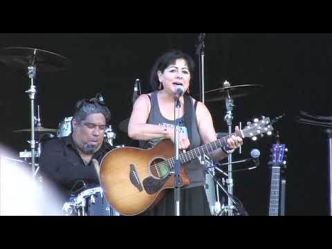 Perfidia - Tish Hinojosa w/ Los Texmaniacs ... Vancouver Island Musicfest 2019