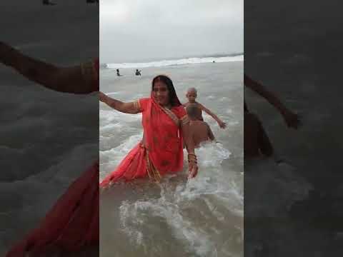 puri me lahra lete huye