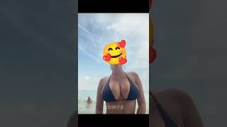 元チアリーディング部員だった小麦肌の巨乳美女がビキニ姿で踊るよ！