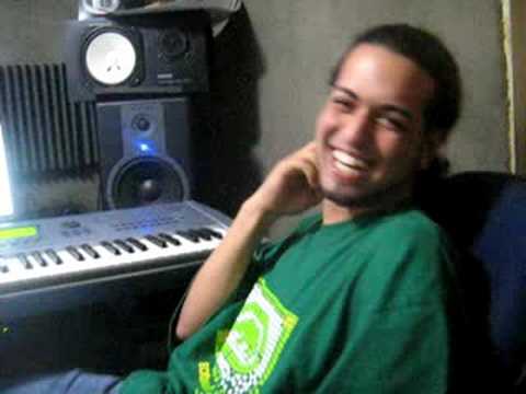 Nestor trabajando con Mecha y Doble Seis en Cajero Records