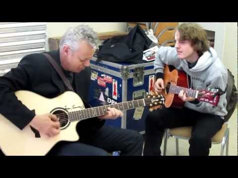 Tommy Emmanuel plays Dixie Macguire with a Russian fan