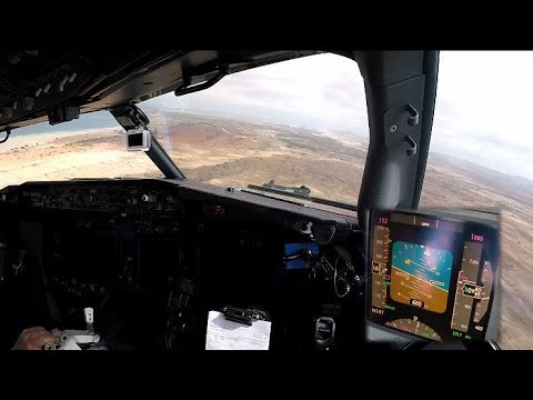 Boeing 737-800 - Circling in Boa Vista - cockpit view