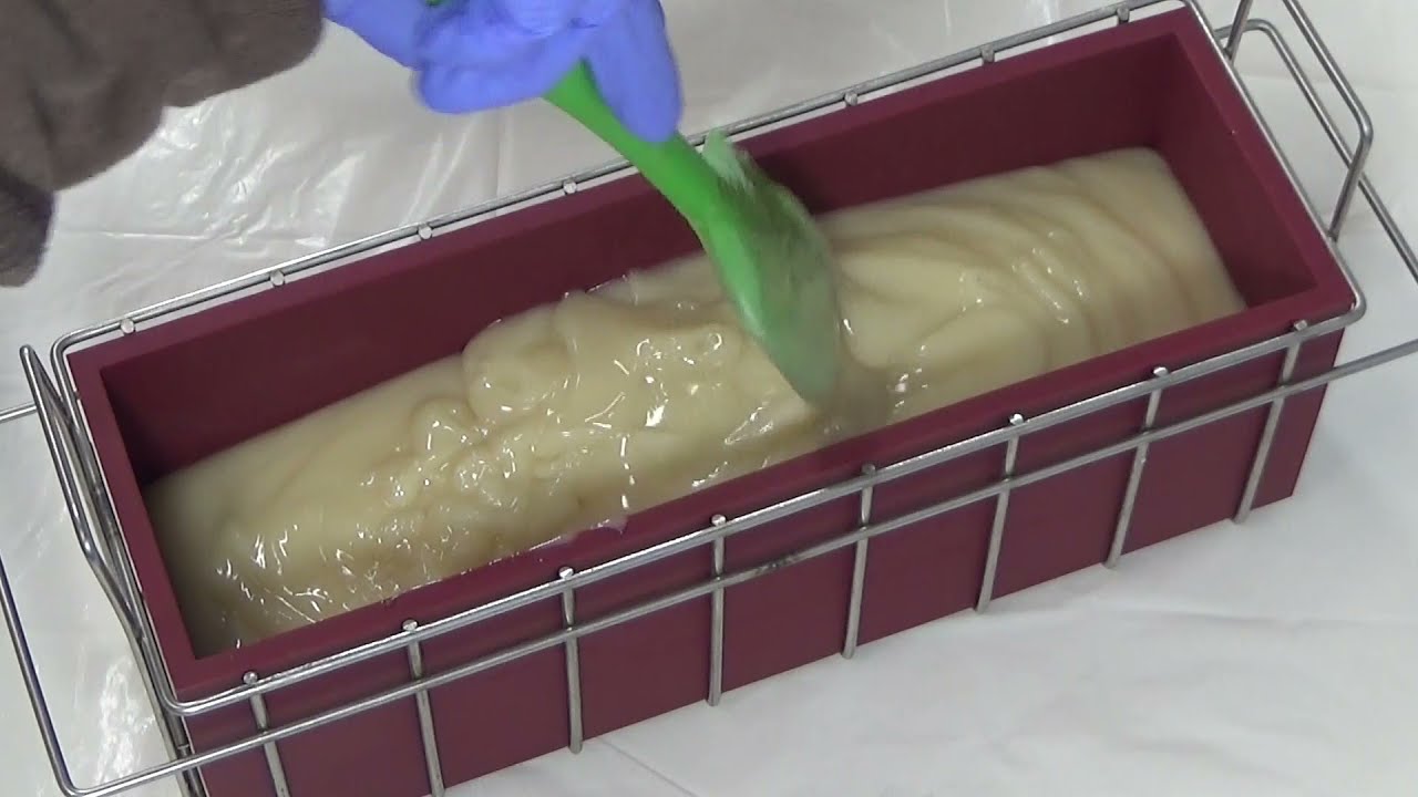 Starter Soap Making Kit. All components to make 11 bars and quality Natural Silicone Mold included.