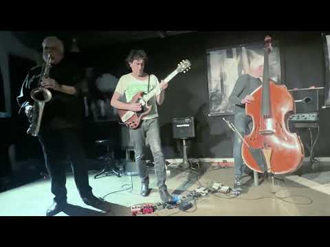 Quartet Samuel Ber (batt.), Bruno Chevillon (contreb.), Gilles Coronado (guit.), Tony Malaby (sax).
