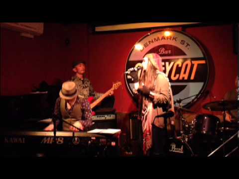 It's Raining - Emma Divine sings with Dom Pipkin & The Ikos Irma Thomas cover / jam