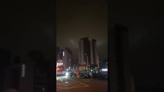 [找文] 扭動似龍形網友驚呼：神龍現身 試燈?