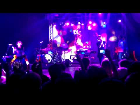 Repetitive Motions and Alligators: Tegan and Sara at Stubb's 9/13/13