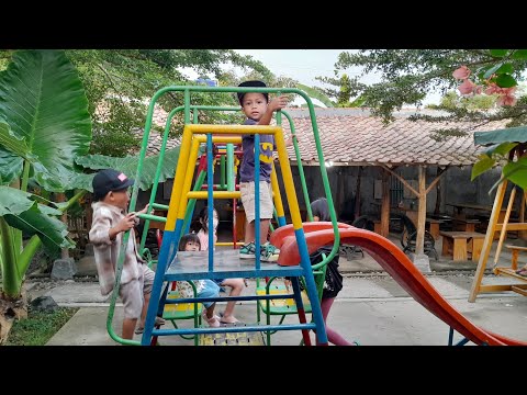 Tempat makan kids friendly di Serang "Cafe Duren Woke"