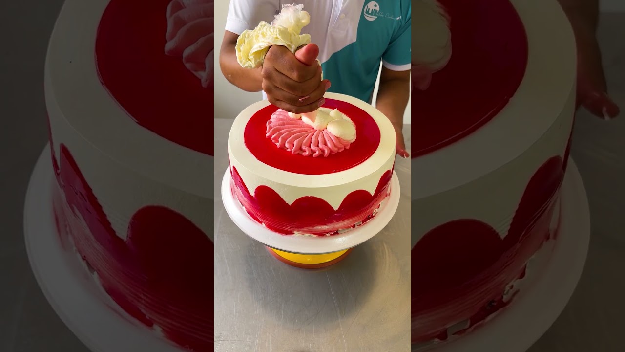 tutorial to decorate cake with jelly and cream bear