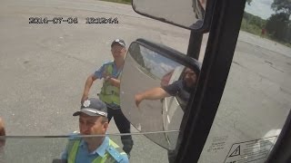 preview picture of video 'Гаи Харьков:) Два прапора-дебила - позорники Украины.'