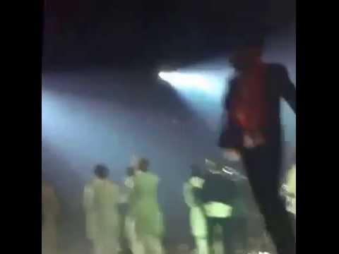 140607 Taemin playing with the soccer ball @ Music Bank Brasil