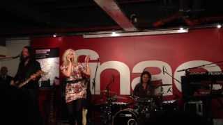 Micky Green - In Between