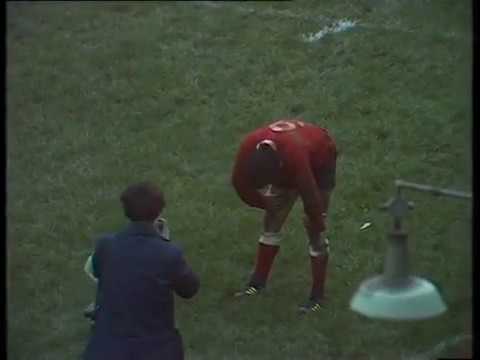 Gareth Edwards' iconic try against Scotland in 1972 | Guinness Six Nations