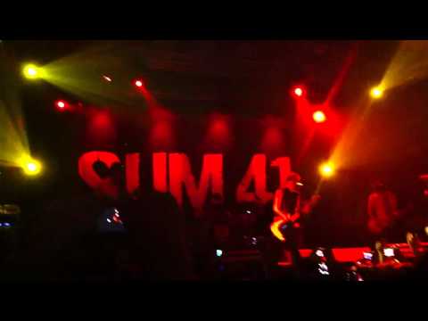 Sum 41 - Pieces (live @ Bologna 13/02/2011 Estragon)