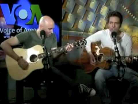 Richard Marx Performs 'Endless Summer Nights' with Matt Scannell on VOA's Border Crossings