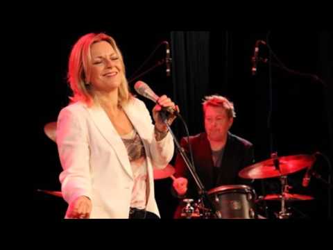 Claire Martin live. (Audio).