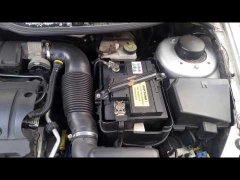 Autobatterie ausbauen und laden