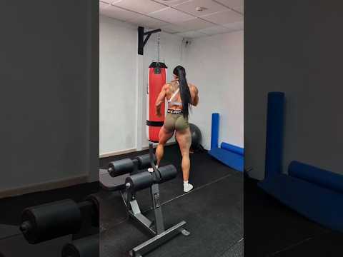 Sexy huge female bodybuilder's boxing - Karina Goncalves