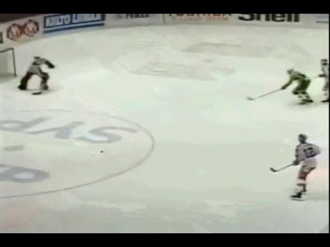 Chris Kontos Nov 1985 lucky goal for ILVES vs Tappara in Finland