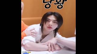 ele todo pimposo 💃 #fekix #hyunjin #straykids #skzmemes
