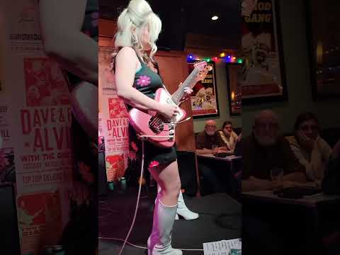 The Surfrajettes (live)