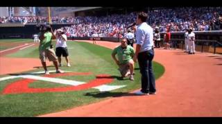 Benjamin Utecht Sings National Anthem at MN Twins Game