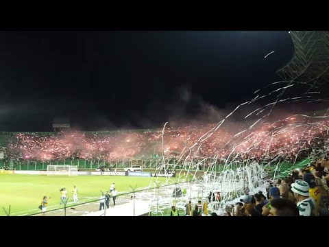 "El mejor recibimiento  de la Conmebol Libertadores | Oriente Petrolero vs Universitario del Perú" Barra: Los de Siempre • Club: Oriente Petrolero