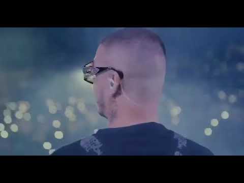 Mira lo que hace j balvin en concierto en Colombia Medellín