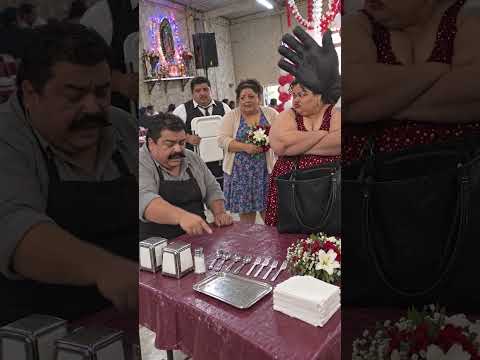 la invitada que pensó que todo el salón era recuerdito 😳 #HistoriasDeBarrio #FiestaMexicana