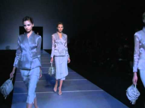 Giorgio Armani's Fashion Show - Woman's Prêt-à-Porter Spring / Summer 2012