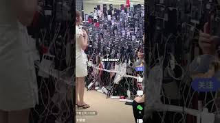 Download lagu Why Chinese Streamers Do This? mp3