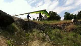 preview picture of video 'Mike launching Arkansas Hang glider at Mt. Nebo east launch spring 2012'