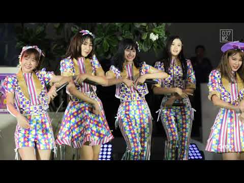 191012 BNK48 Phukkhom - Koisuru Fortune Cookie @ Grab Football Cup Future Arena  [4k60p]