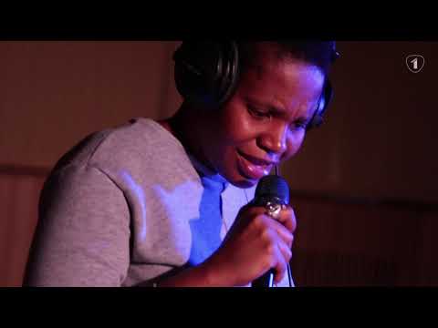 Tutu Puoane - Not Yet Uhuru  (Radio 1 Reis Rond de Wereld Sessie)