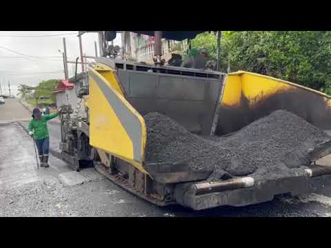 SHUSHUFINDI SE EMBELLECE CON ASFALTO DE LA PREFECTURA, AHORA LAS FAMILIAS VIVEN MEJOR.