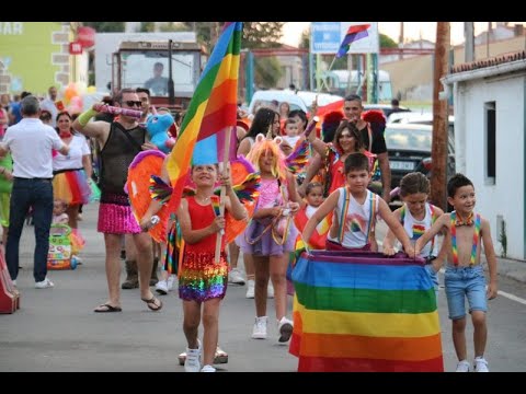 El desfile de peñas y carrozas, con el pregón, marcan el inicio oficial de las fiestas en Boada