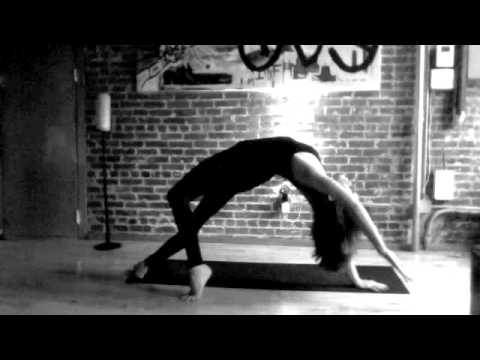 download lagu mp3 mp4 Yoga Rockstar, download lagu Yoga Rockstar gratis, unduh video klip Yoga Rockstar