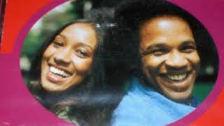 CHIRPY CHIRPY CHEEP CHEEP--MAC &amp; KATIE KISSOON (NEW ENHANCED VERSION)