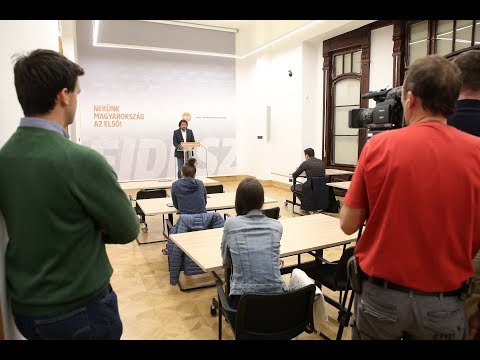 Deutsch Tamás: Dimitrisz Avramopulosz ,migrációs biztosa...