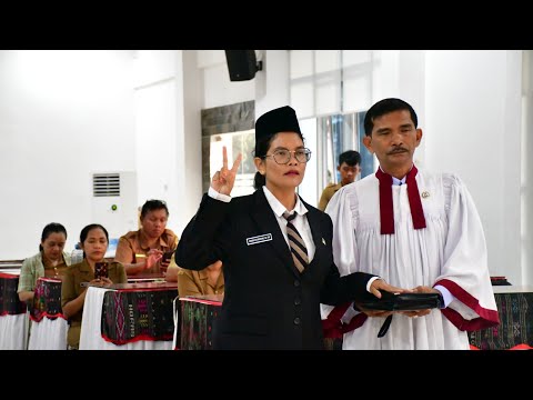 BUPATI SAMOSIR LANTIK RESMIN SITUMORANG SEBAGAI KADIS DUKCAPIL