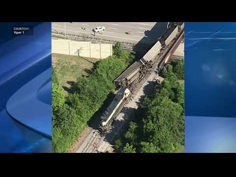 Interstate 55 shut down after train derails