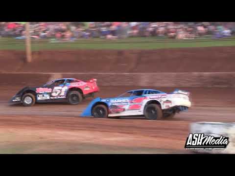Super Sedans: Father and Son, Pascoe 1-2 Finish - Archerfield Speedway