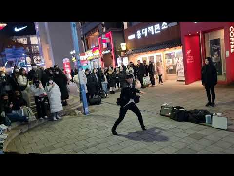 TUESDAY. YU KAGAWA, HYOJIN & SHINHWA. HONGDAE BUSKING.