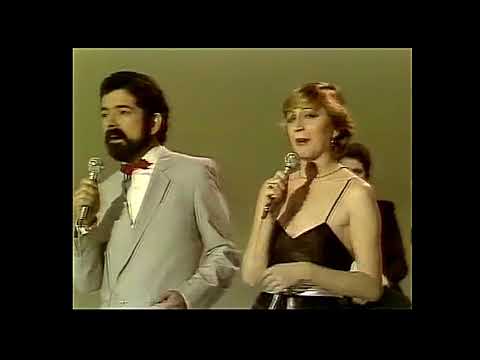 Pequeña Compañia  -  Ay amor