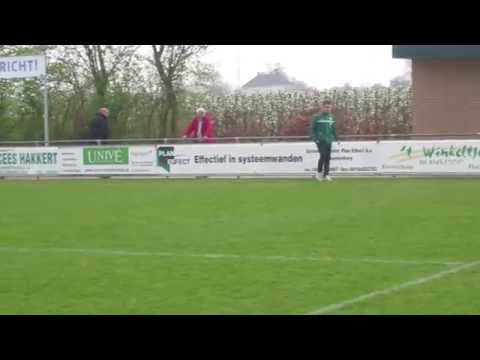 Jasper (Tricht D1) mist net tegen Sleeuwijk D1 (5 april 2014)