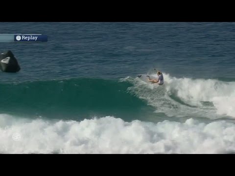 Stephanie Gilmore Opens Round 3 with an 8.07