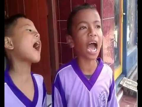 download lagu mp3 mp4 Video Anak Sd Nyanyi Lagu Indonesia Raya, download lagu Video Anak Sd Nyanyi Lagu Indonesia Raya gratis, unduh video klip Video Anak Sd Nyanyi Lagu Indonesia Raya